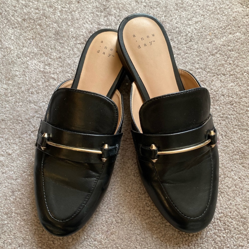 Vegan faux leather loafers 🐍